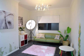 Luxury 9 BRM house in Melbourne Laverton